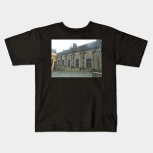 Royal Palace Statues at Stirling Castle Kids T-Shirt